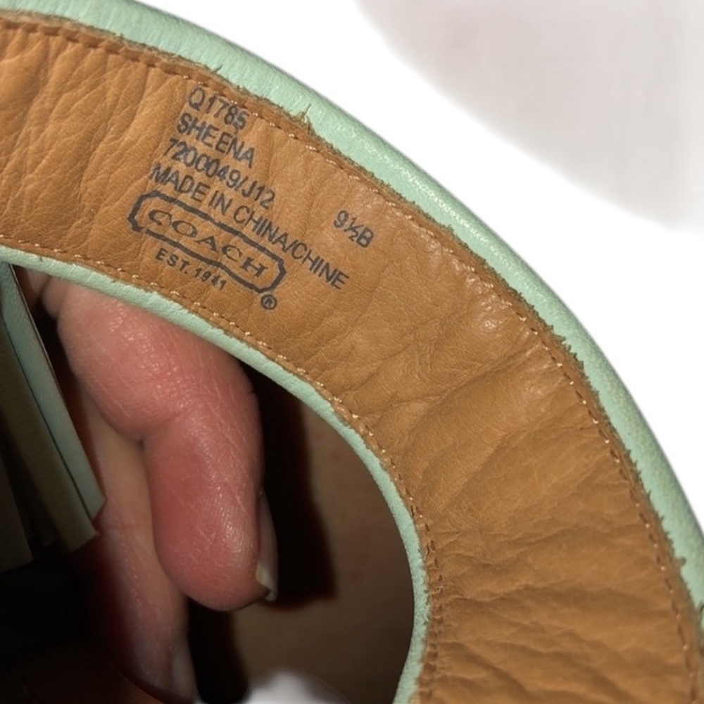 Coach size 9.5 mint green sandal thong genuine leather gold detail & tassel - Picture 10 of 10